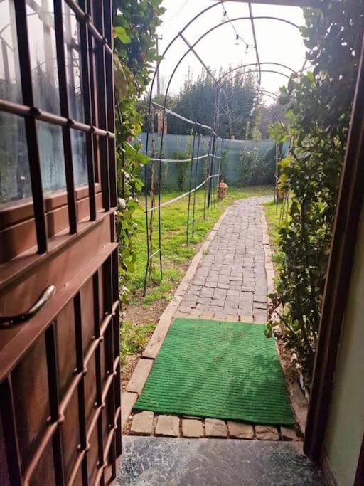 Appia Antica Giardino Parcheggio Fermata Bus 4 Ospiti Holiday home *